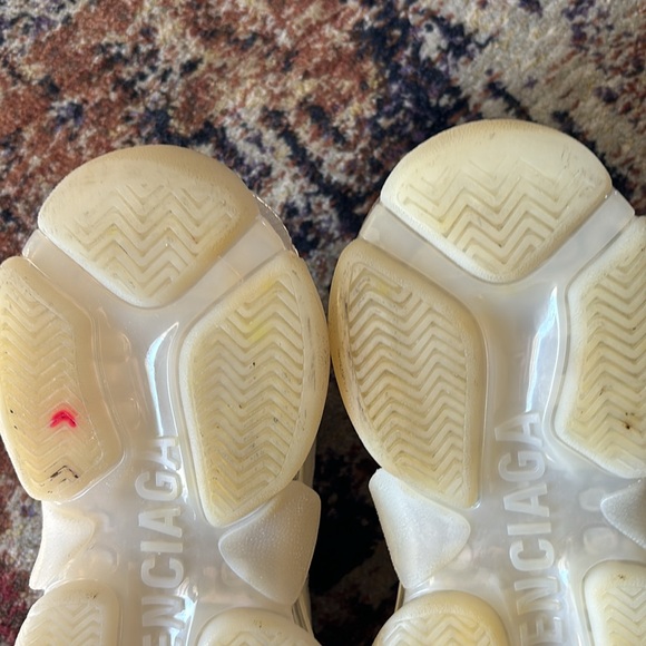 BALENCIAGA TRIPLE S CLEAR SOLE SNEAKERS - Picture 10 of 10